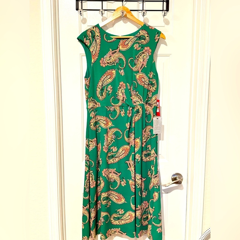 NWT Women’s Vince Camuto Green Paisley Print Sleeveless Faux Wrap Dress Size 14